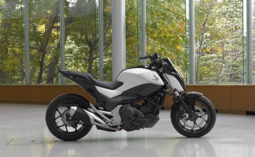 CES 2017 Honda Showcased SelfBalancing Motorbike